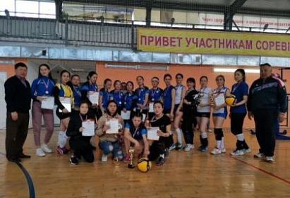 Анатолий Аблов поддержал чемпионат Эхирит-Булагатского района по волейболу среди женских команд
